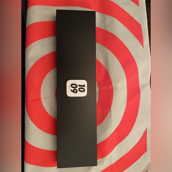 Nike edition Apple Watch series 7. - Picture 2 of 5